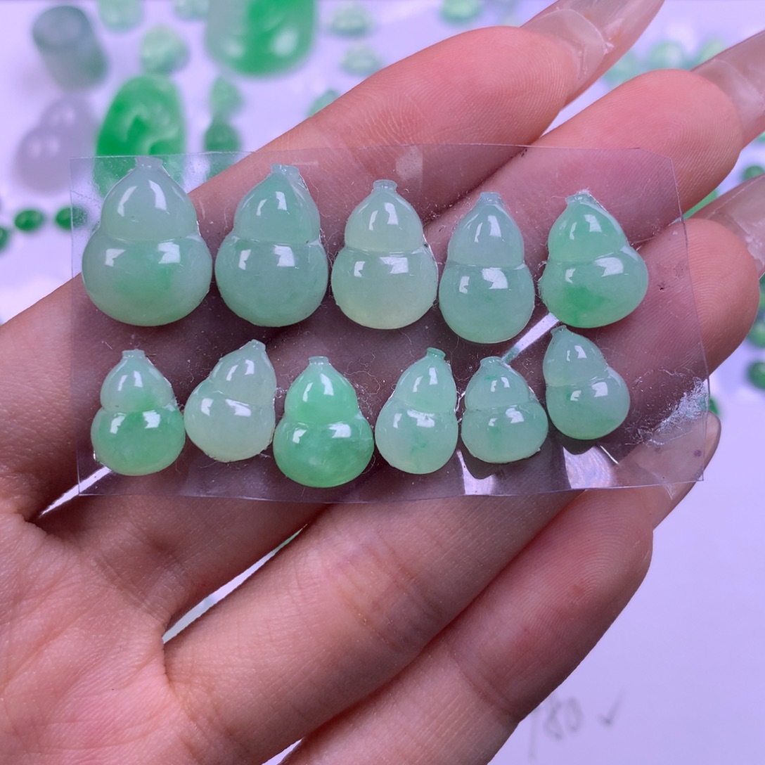 翡翠未镶嵌颈饰全部一套葫芦