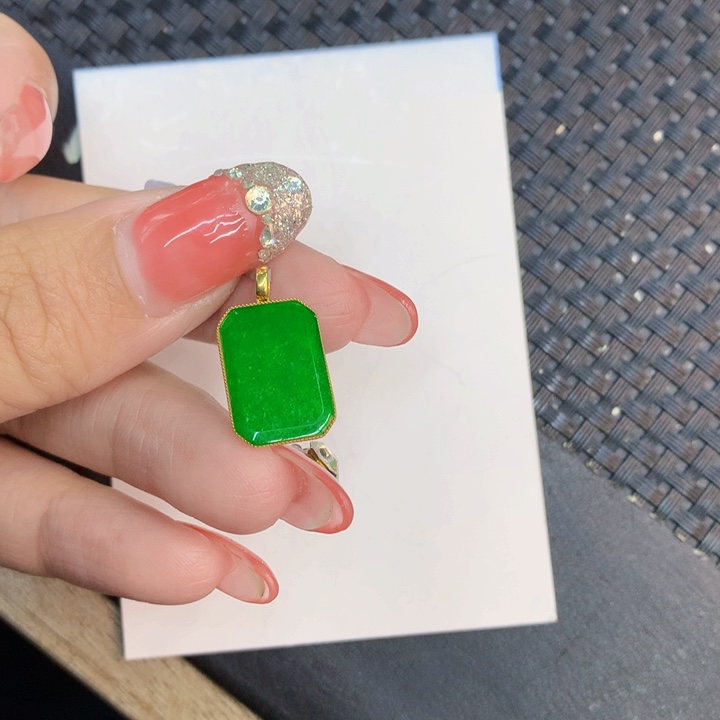 颈饰18K金镶嵌翡翠天然翡翠