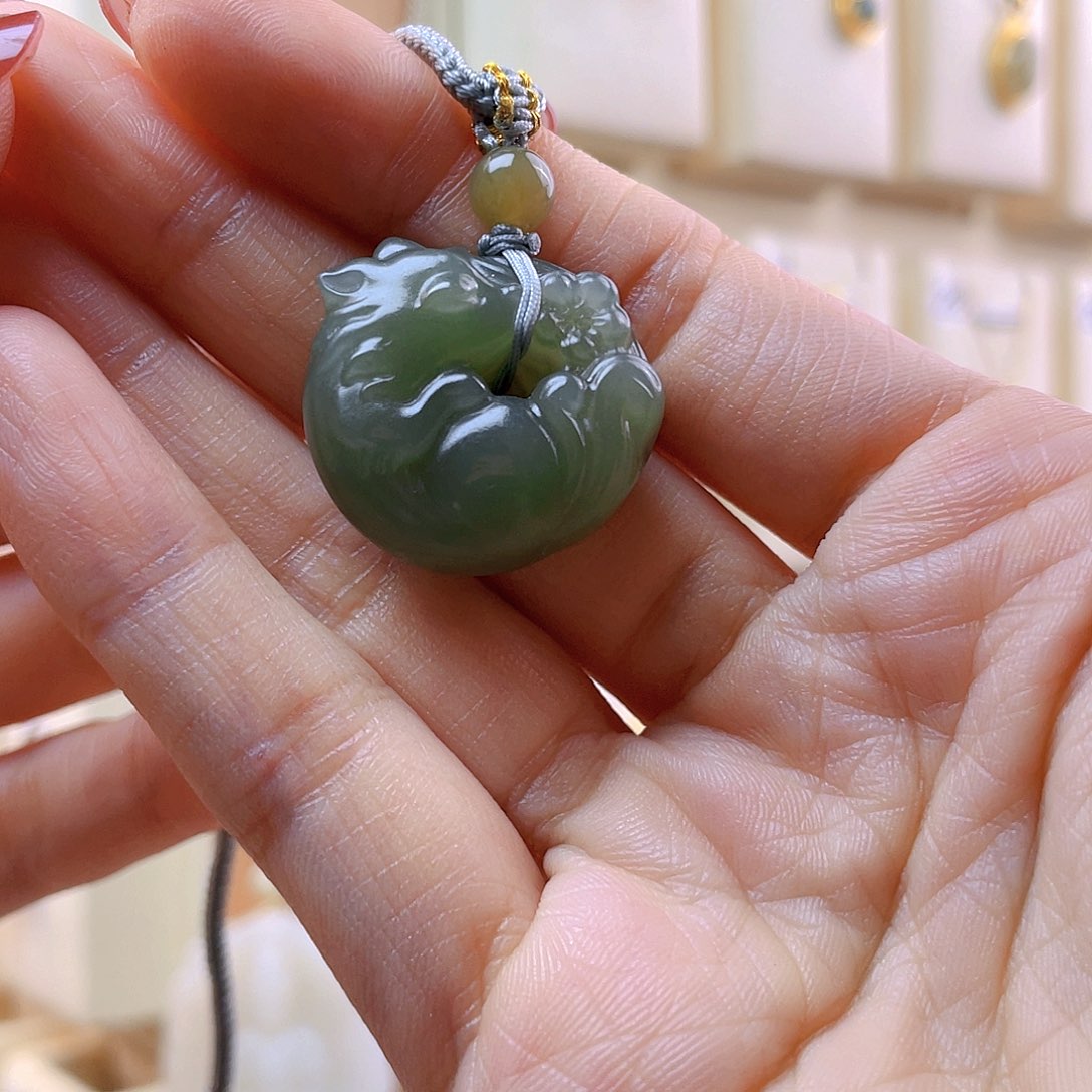 和田玉吊坠(赠链)未镶嵌宗*