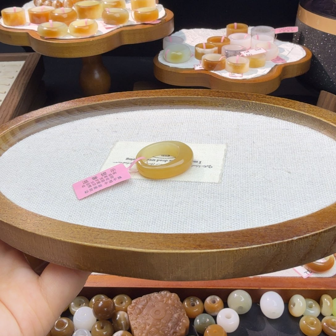 和田玉未镶嵌戒指