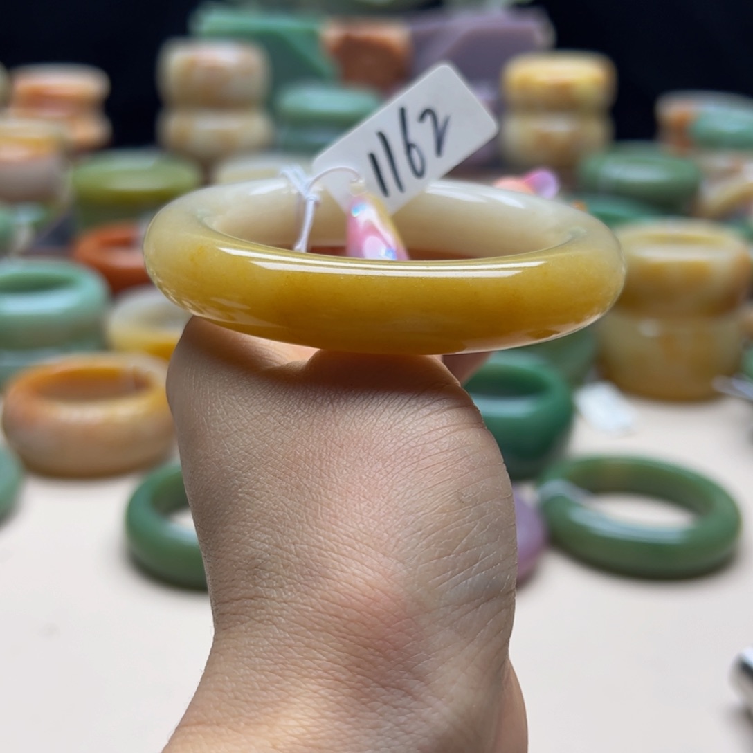 石英岩玉手镯未镶嵌