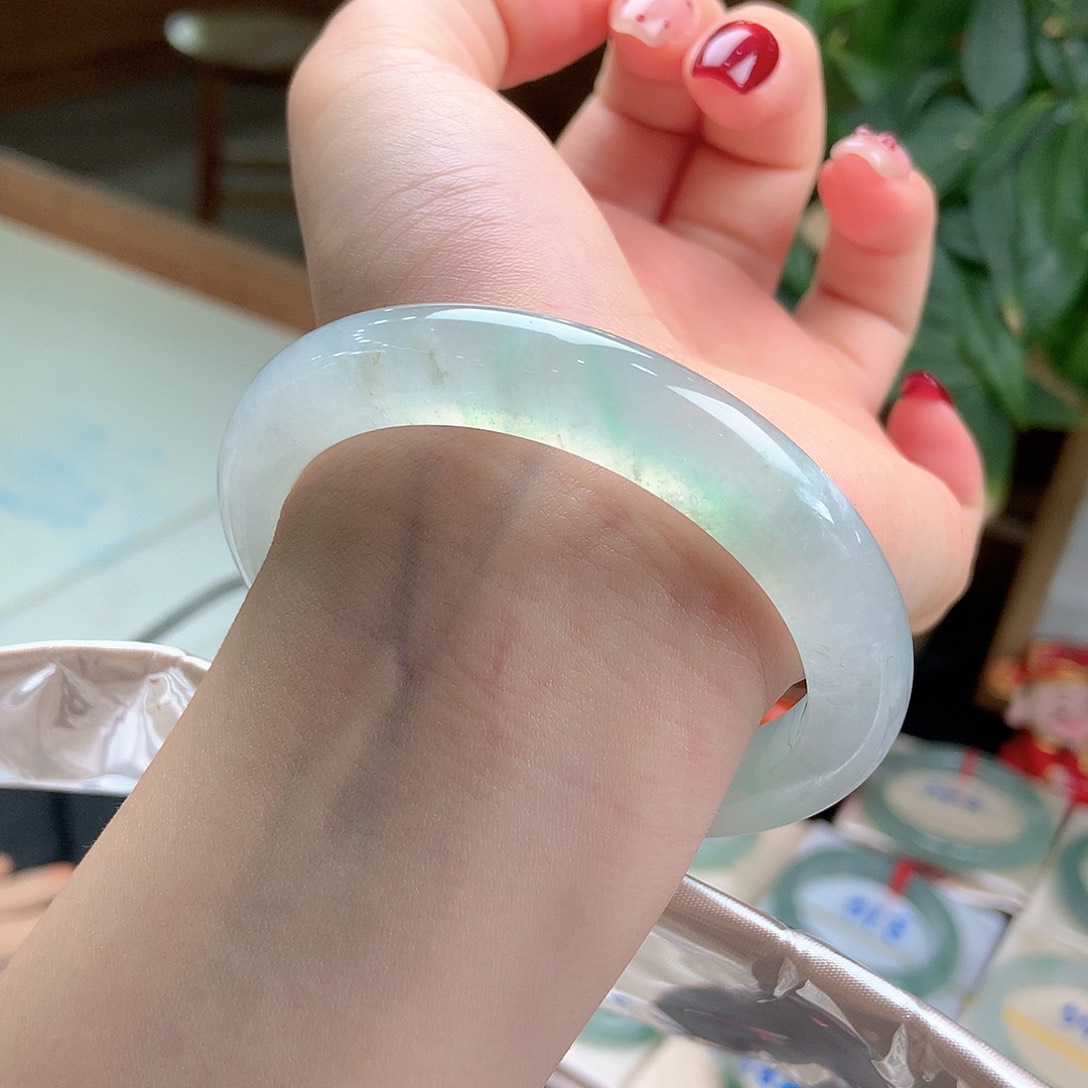 桃***叽翡翠未镶嵌手镯冰晴绿起光