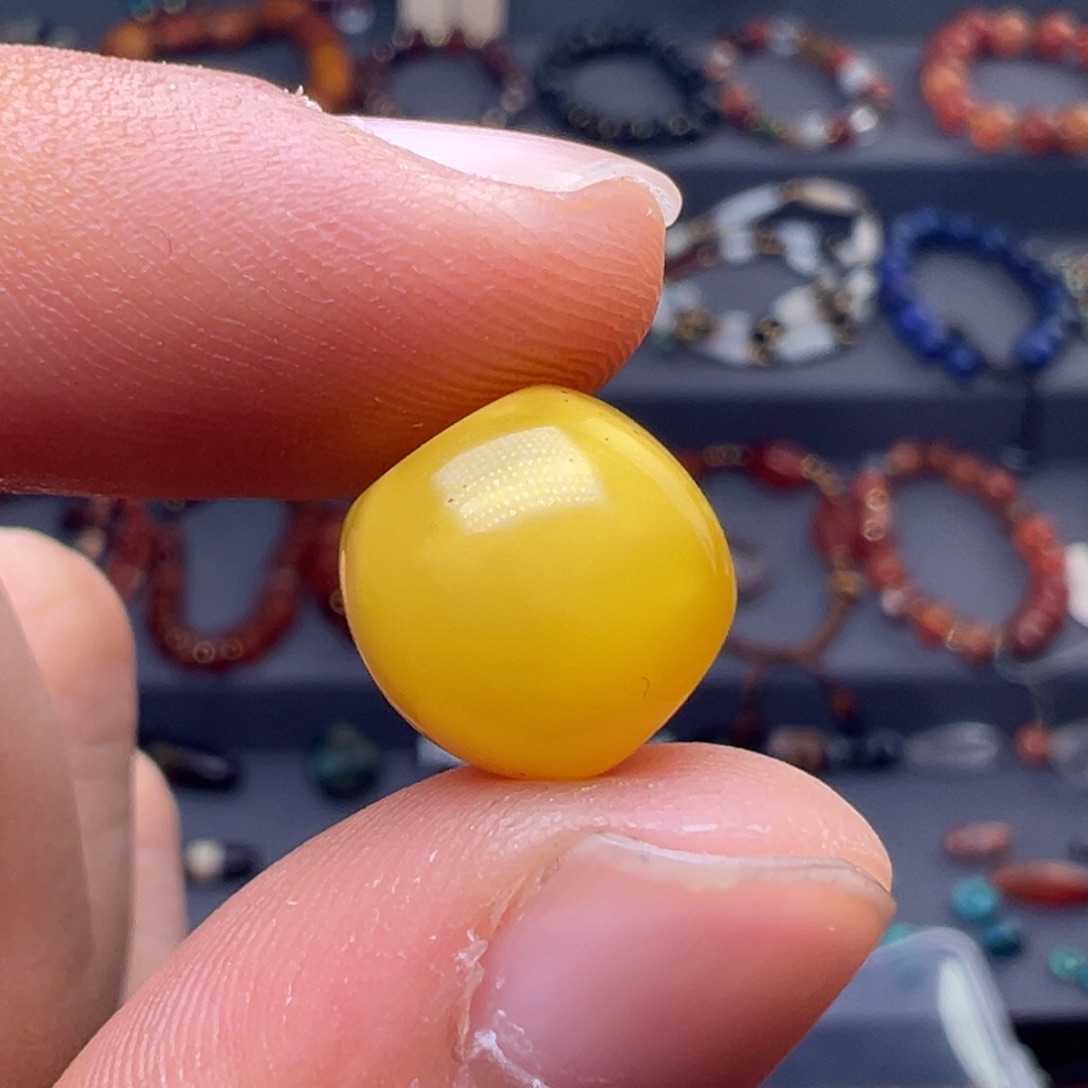 洋***哥琥珀未镶嵌颈饰蜜蜡