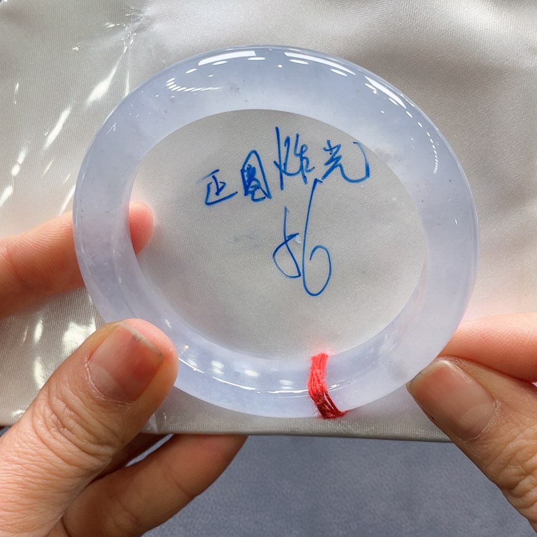 翡翠手镯未镶嵌翡翠手镯