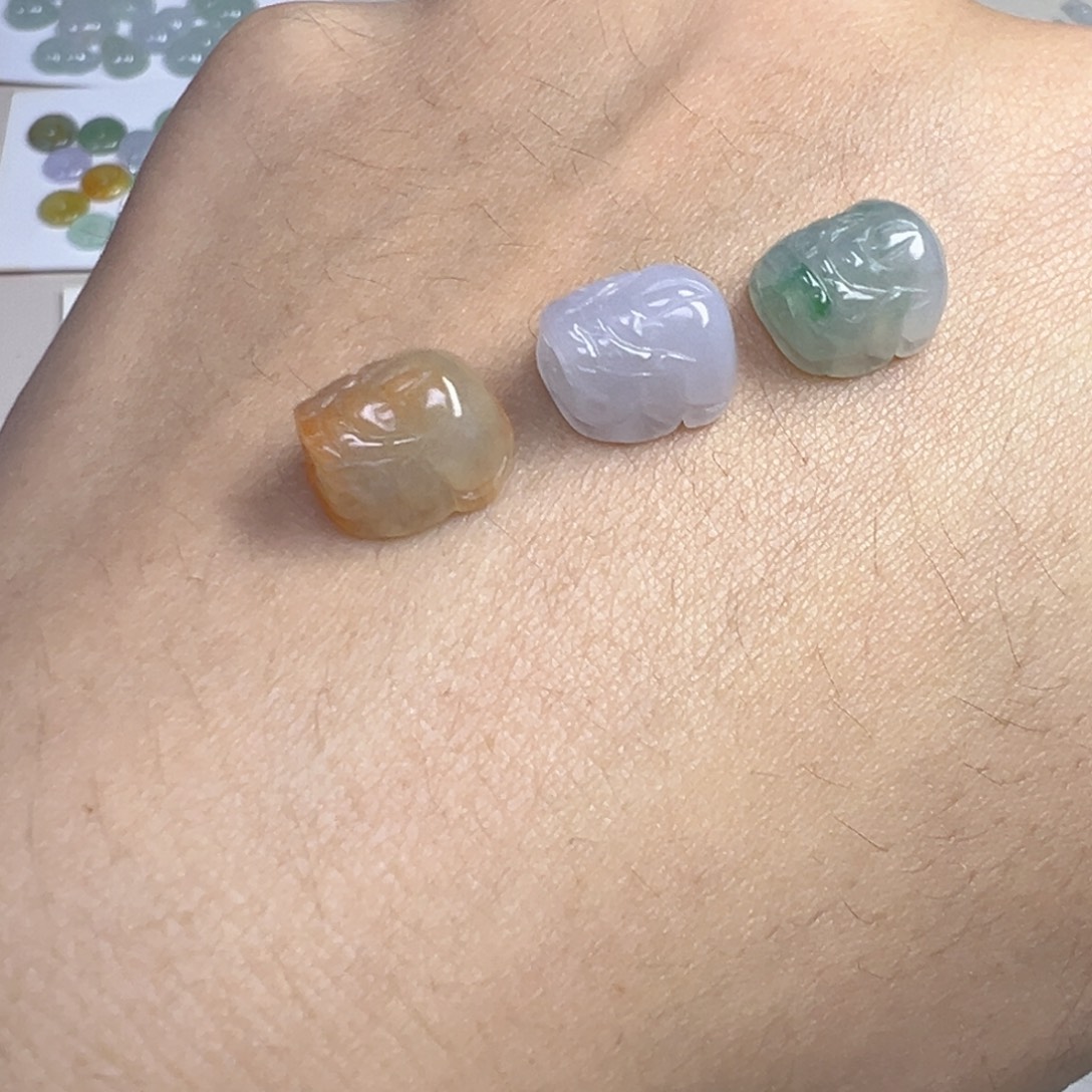 ****碟翡翠散珠貔貅三只