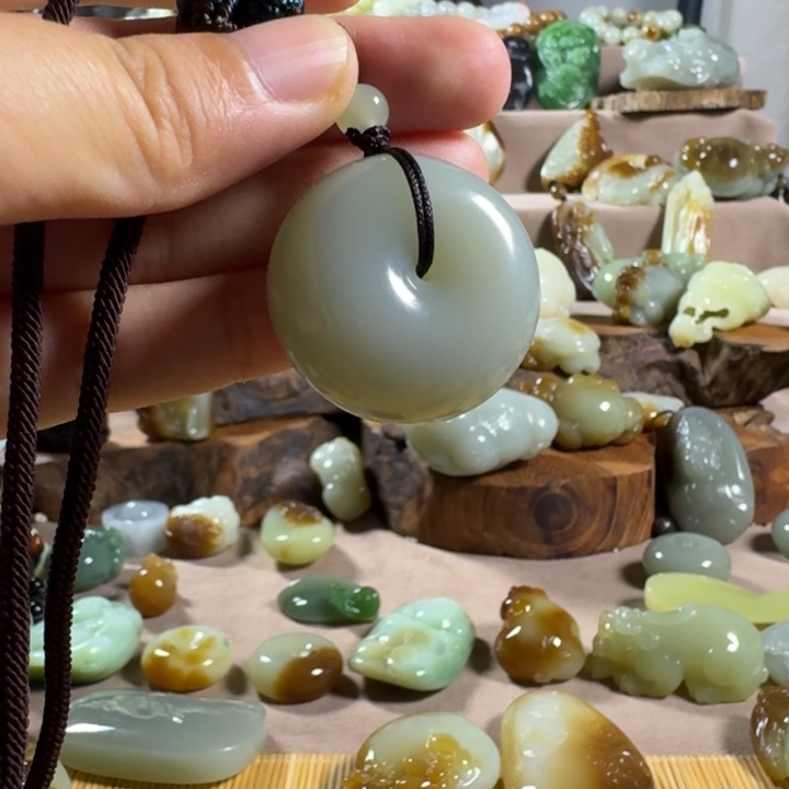 和田玉（糖玉）未镶嵌颈饰