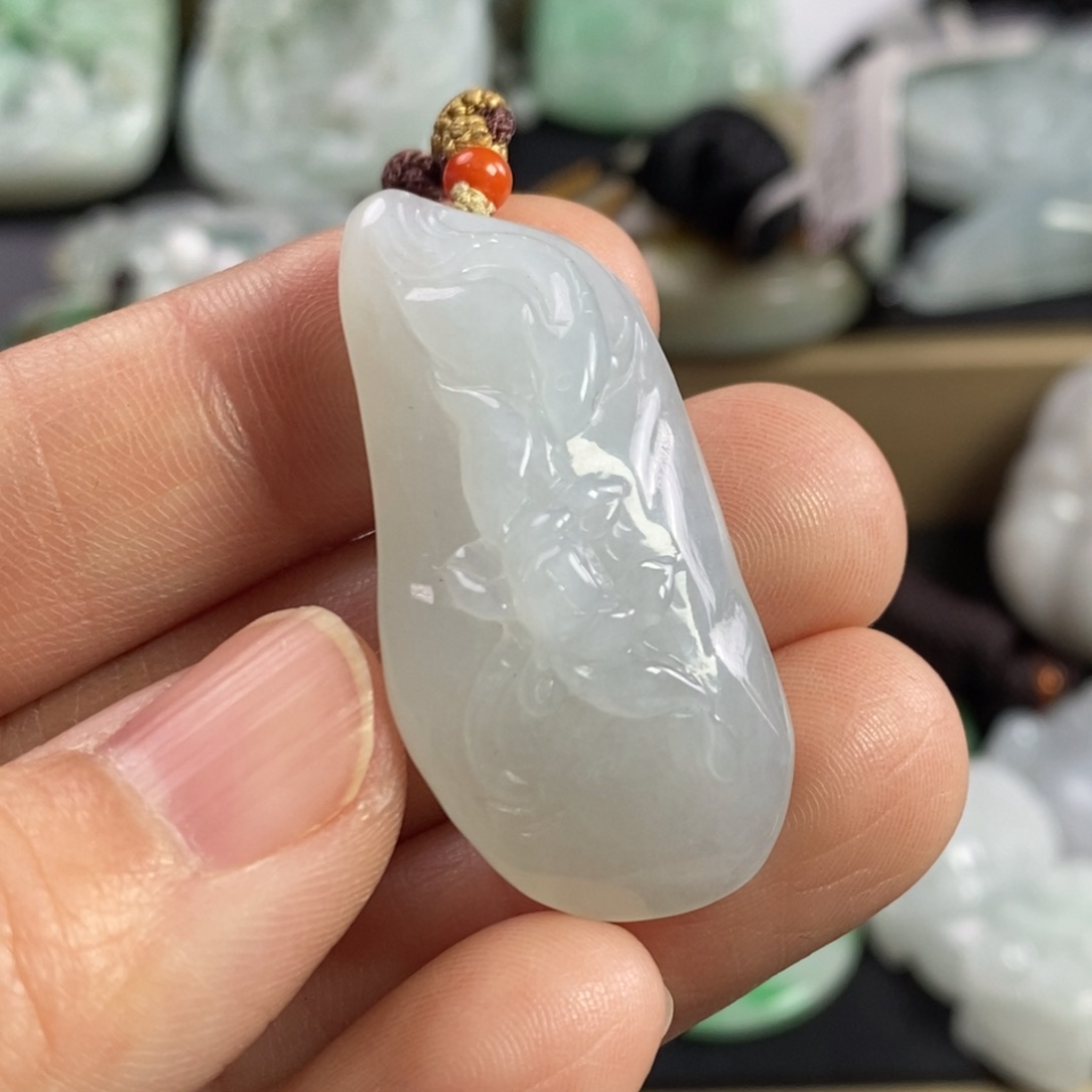 翡翠颈饰未镶嵌荷叶鱼