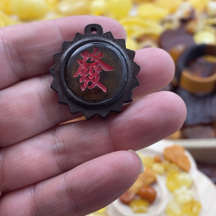 蜜蜡手串未镶嵌吊坠