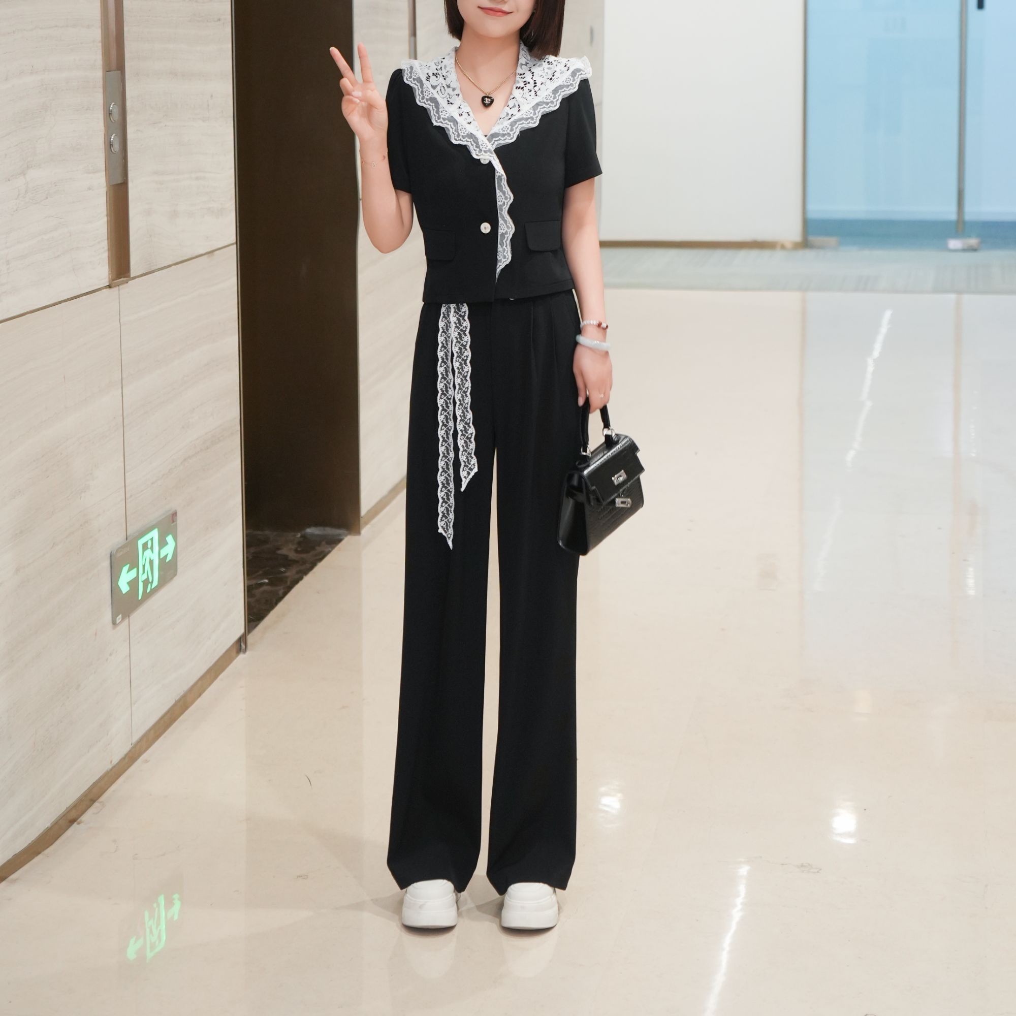 夏季蕾丝花边拼接高腰宽松休闲直筒裤+蕾丝拼接短袖外套两件套