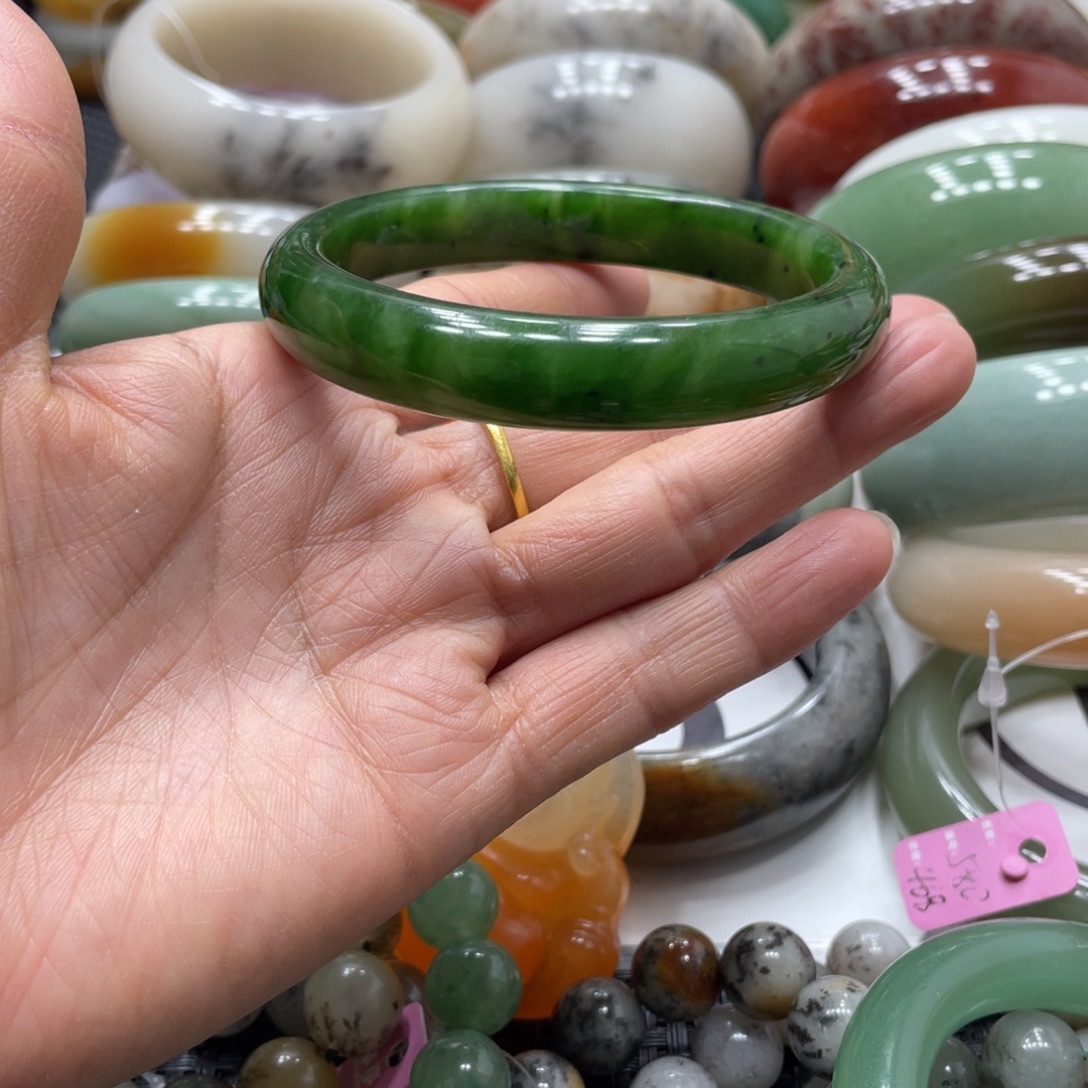 石英岩玉未镶嵌手镯