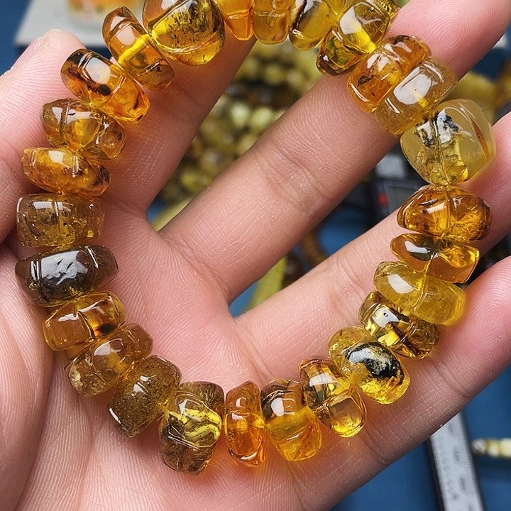 琥珀未镶嵌珠宝奇石