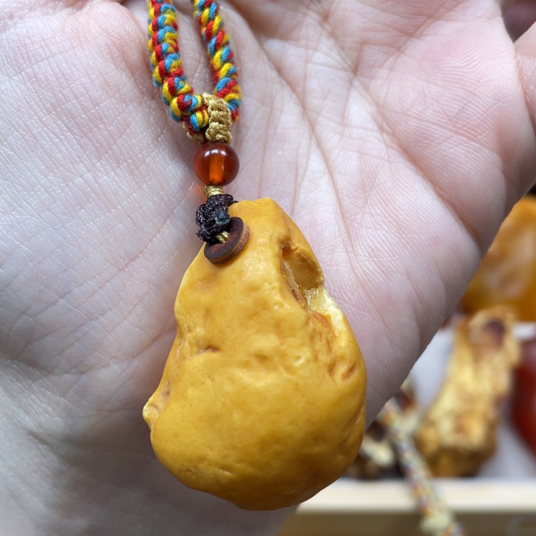 琥珀珠宝奇石未镶嵌