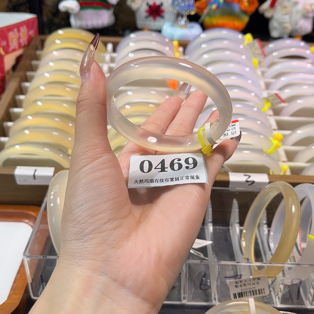 D***k玛瑙/玉髓未镶嵌手镯