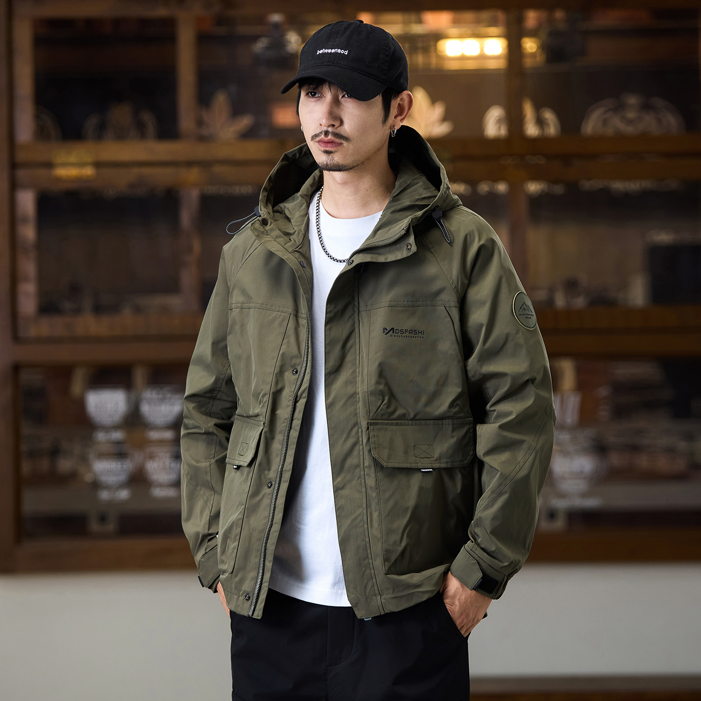 秋季新品-男女同款潮流连帽外套户外休闲百搭大口袋防风上衣61019