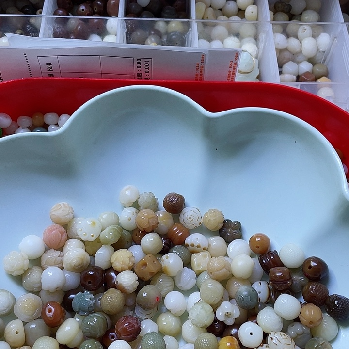 白玉菩提吊坠精品雕刻件三十关注➕灯牌宠十