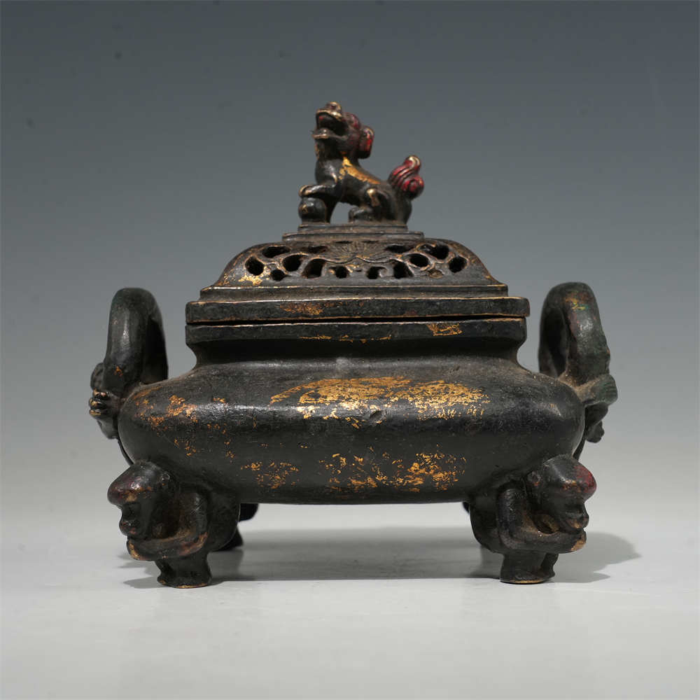 lot61132 明代 “大明宣德”款彩绘洒金四方狮钮香炉