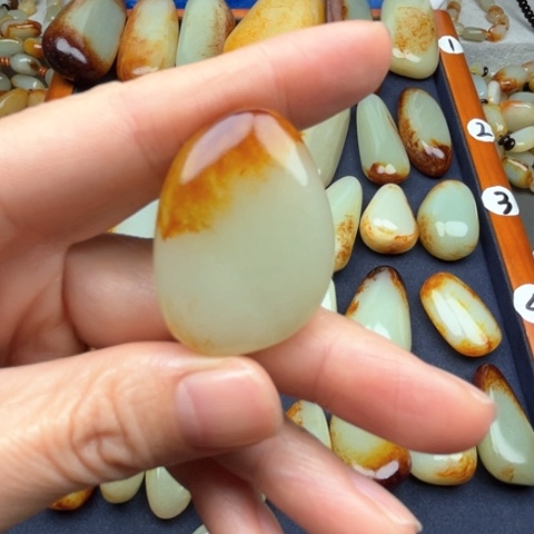 和田玉颈饰未镶嵌原**我