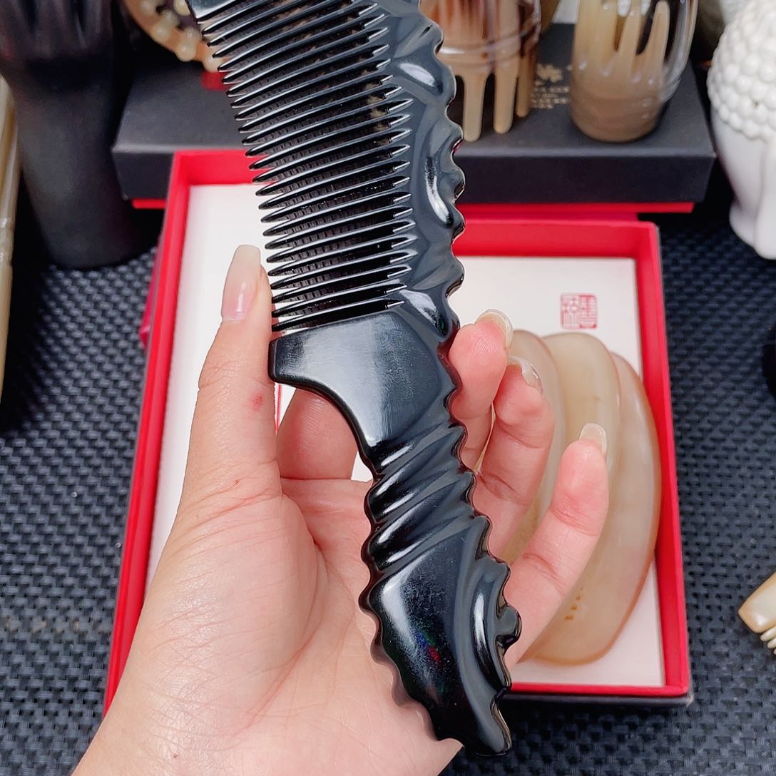 纯手工制作纯牛角梳子