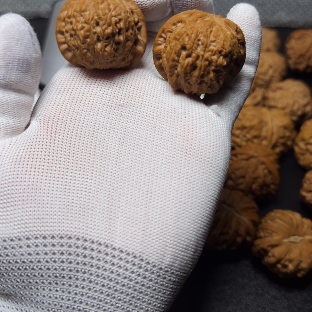 文玩核桃吊坠38尺雪麒麟