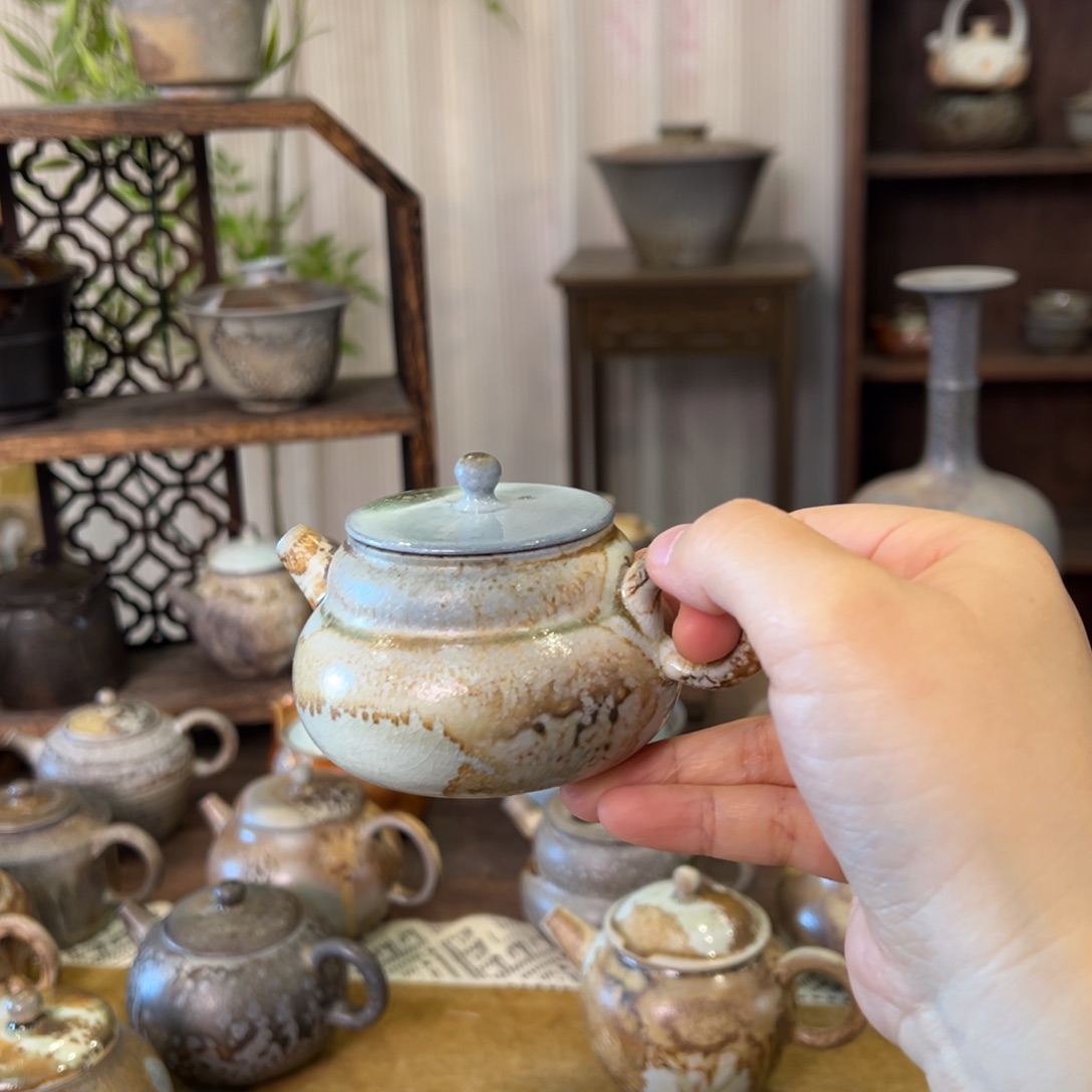 22中白顶翠葫芦壶