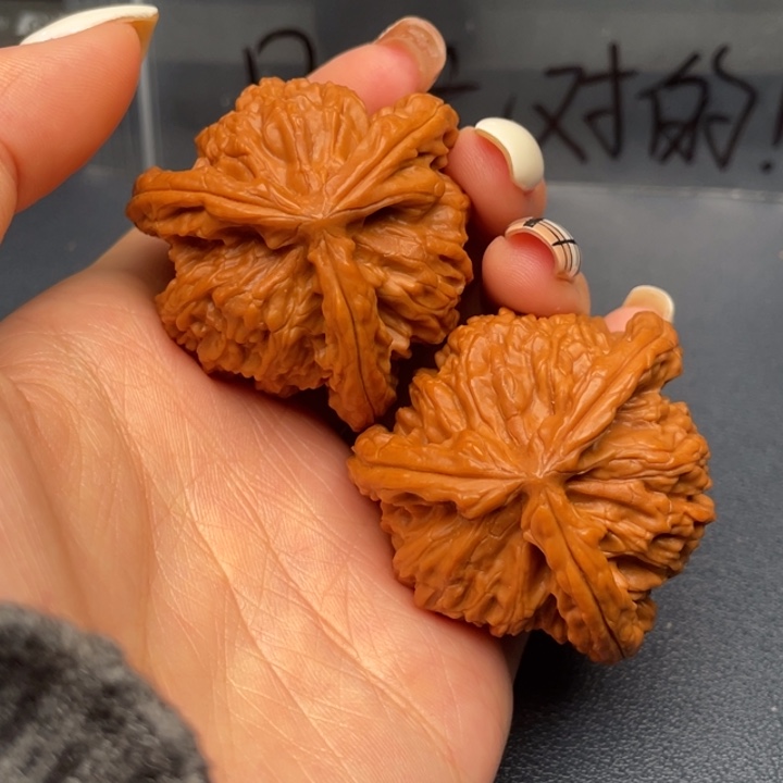 像***d文玩核桃吊坠白狮子