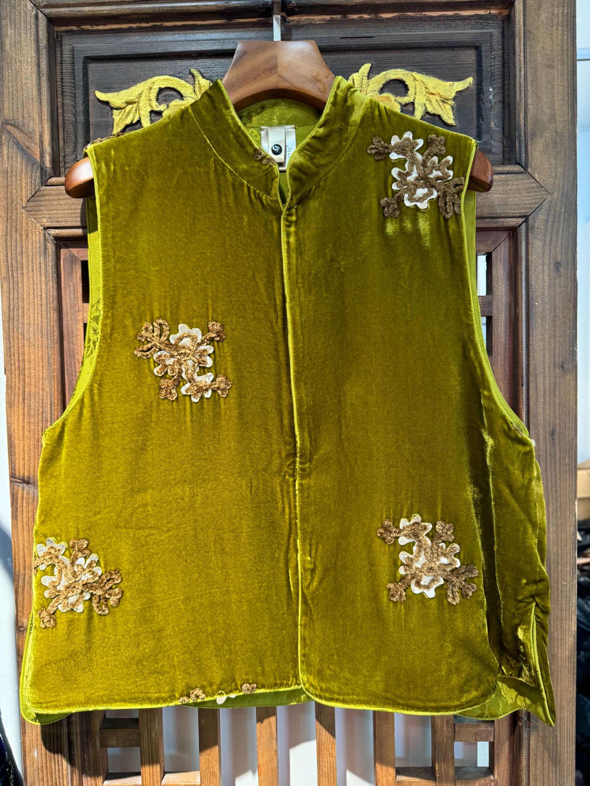 【花一朵】嫩芽报春 洋气国风新中式立体植绒盘花丝丝绒立领马甲