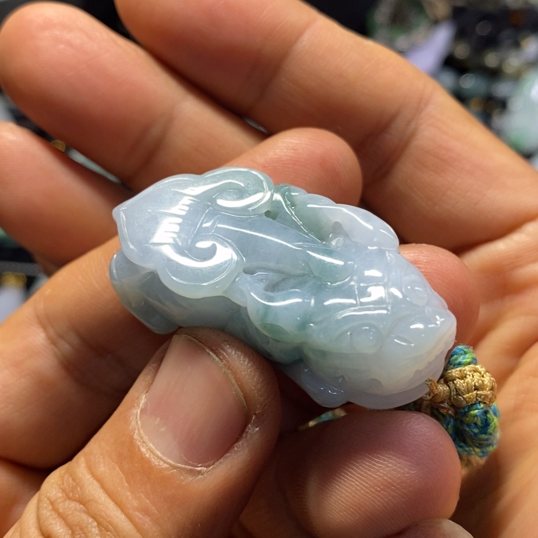 翡翠未镶嵌颈饰天然缅甸翡翠A货飘花胶润貔貅吊坠