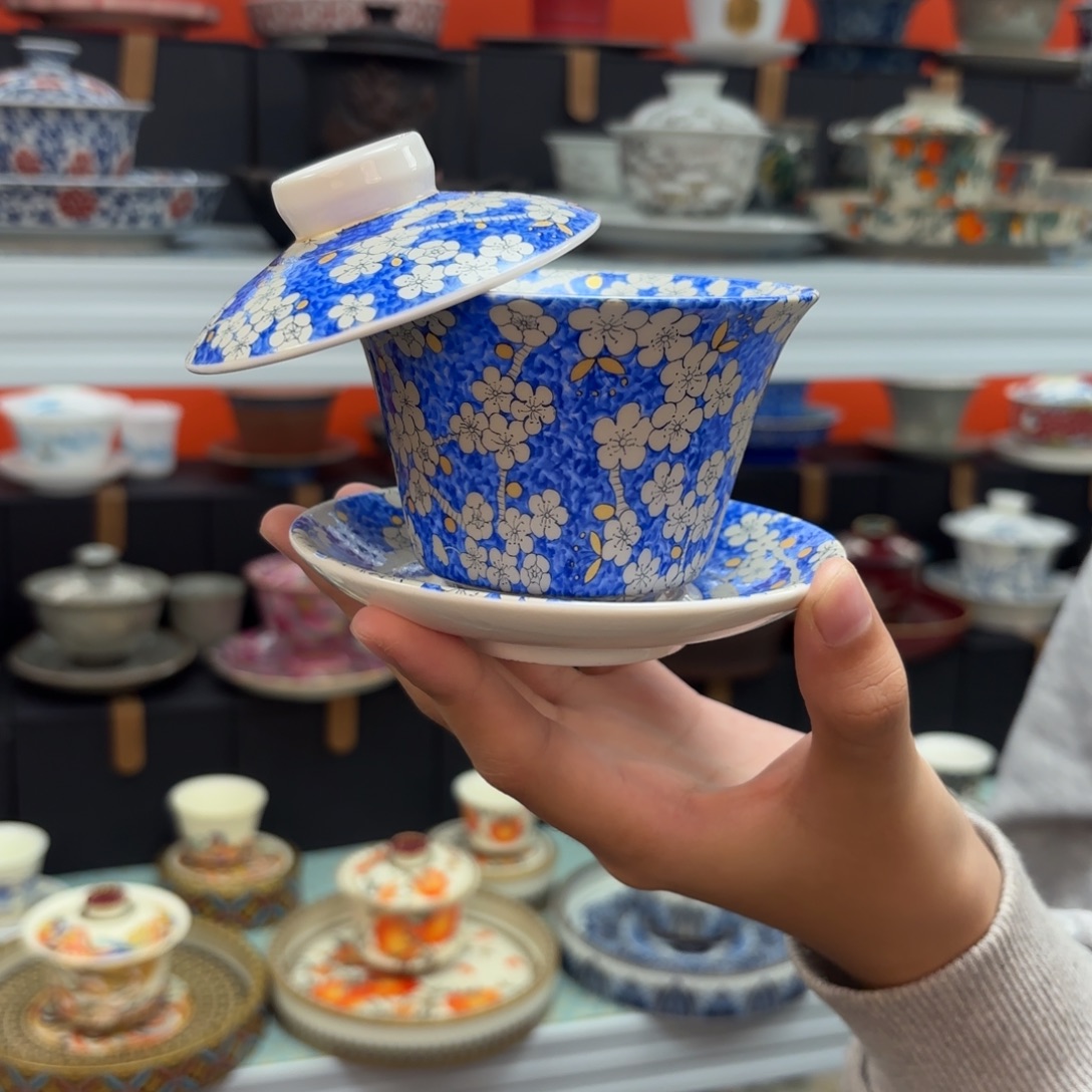 悬停车辆在停盘的同