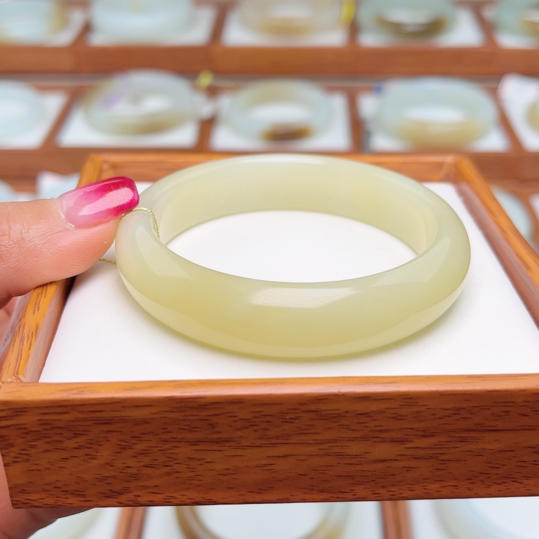 和田玉手镯未镶嵌54.6