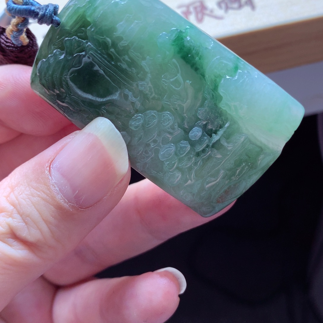 翡翠颈饰未镶嵌吊坠