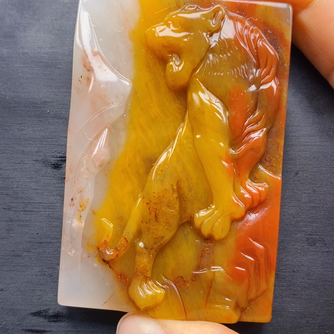 石英质玉（黄龙玉）颈饰未镶嵌