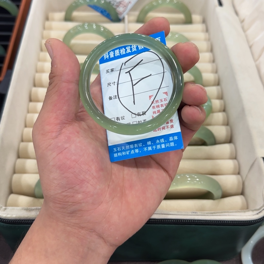小***星未镶嵌蛇纹石玉手镯