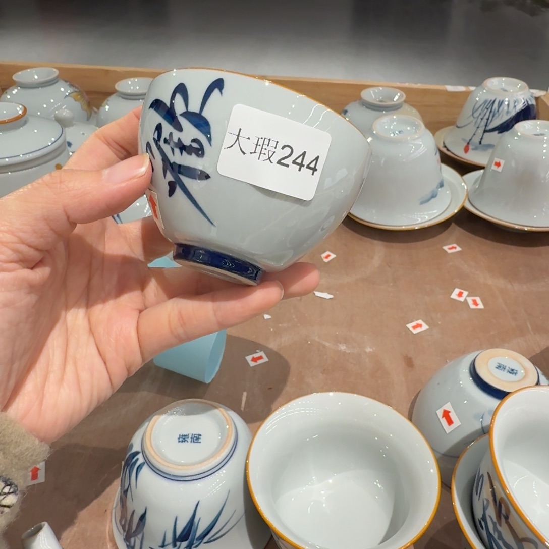 釉下手绘茶具微瑕