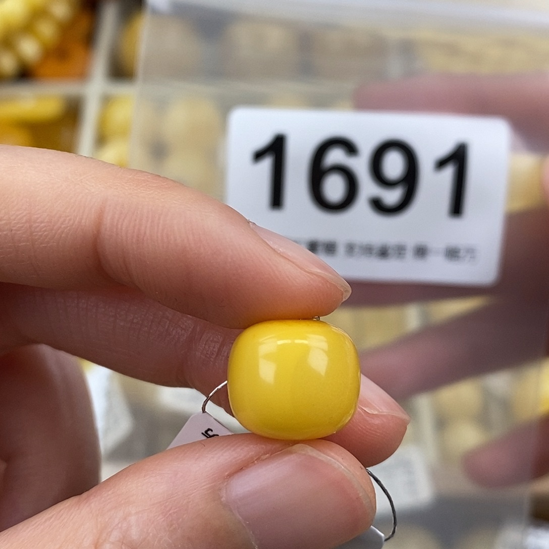 蜜蜡未镶嵌珠宝奇石13