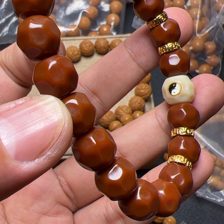 猴头核桃手串看看咯