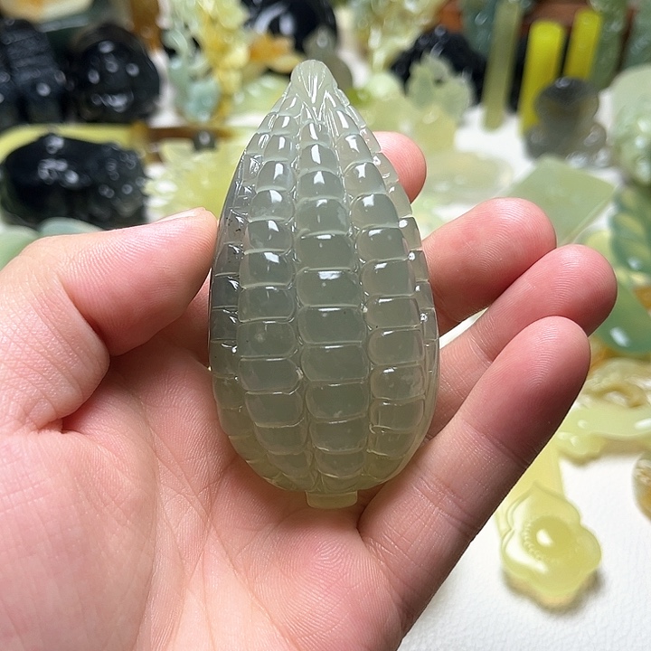 未镶嵌蛇纹石玉颈饰路*漫