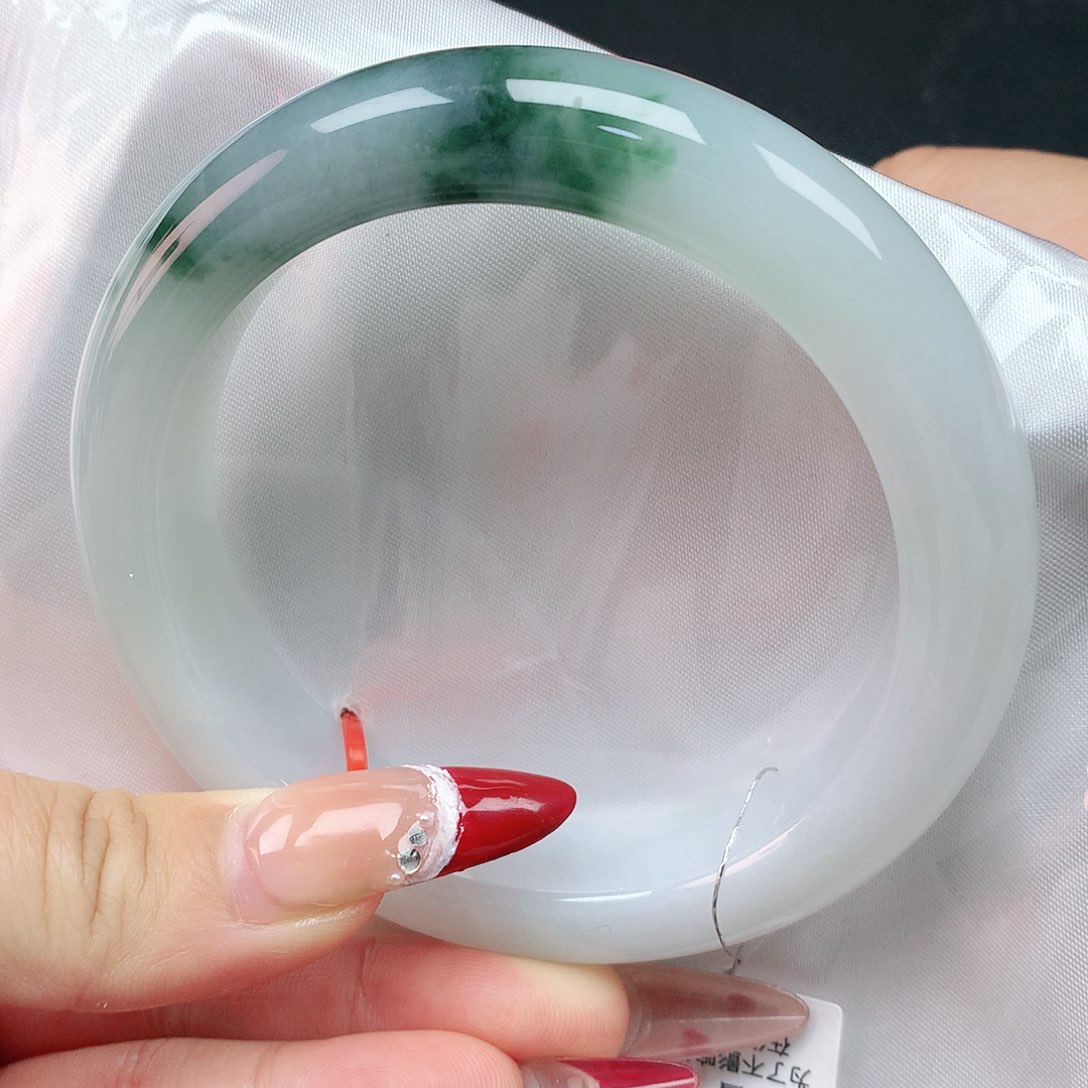 翡翠手镯未镶嵌61圈