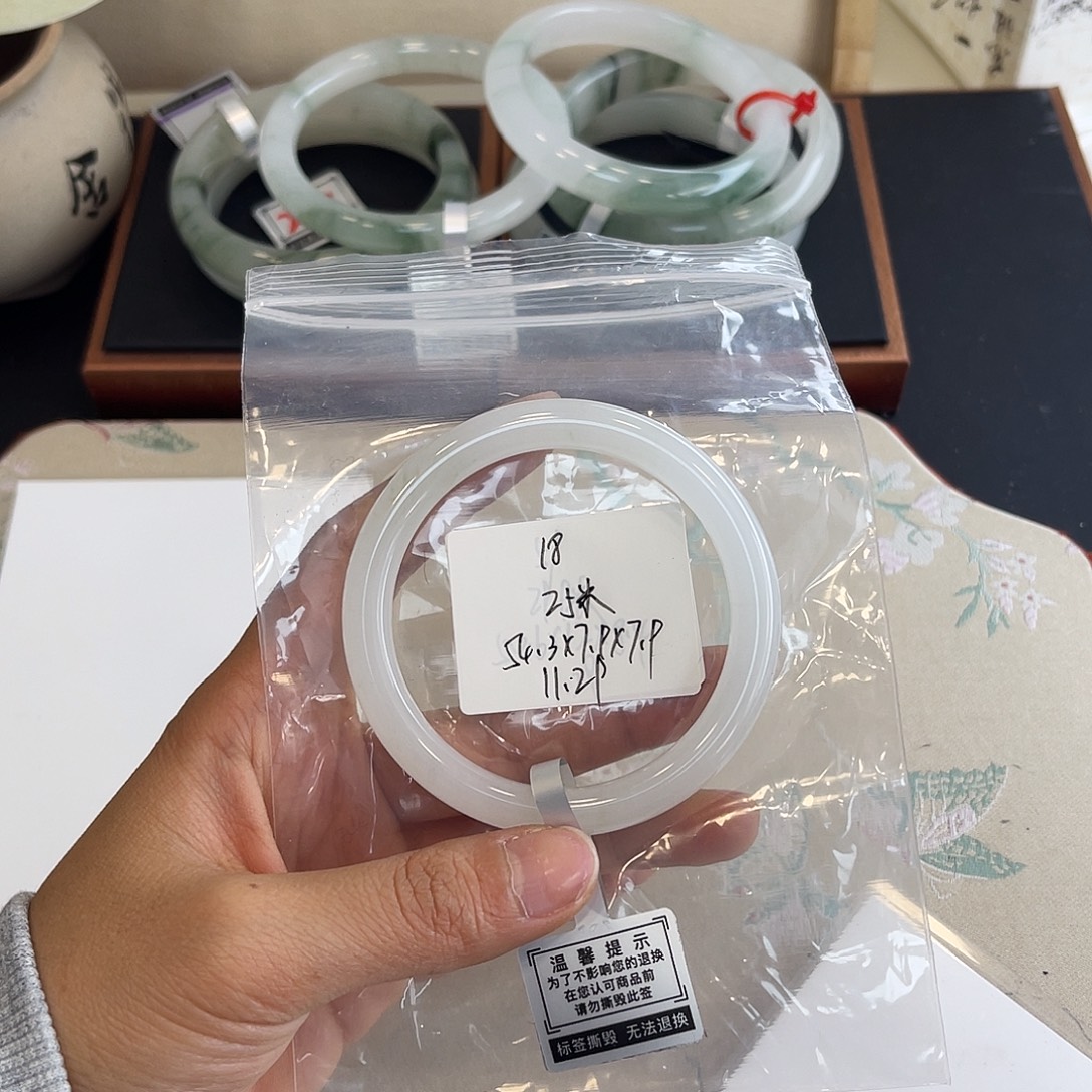 石英质玉未镶嵌手镯18