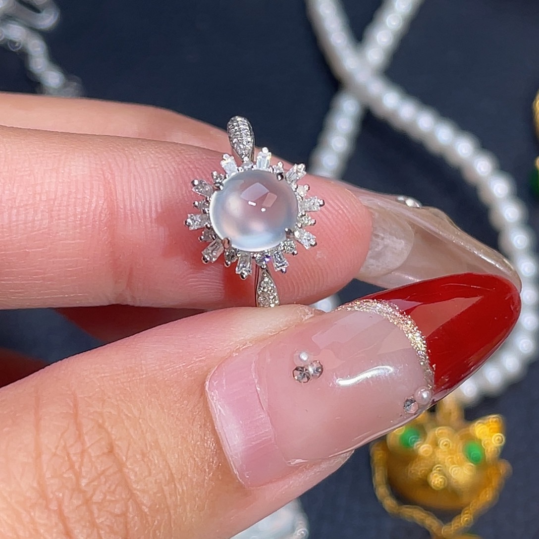 18K金镶嵌戒指翡翠蛋面