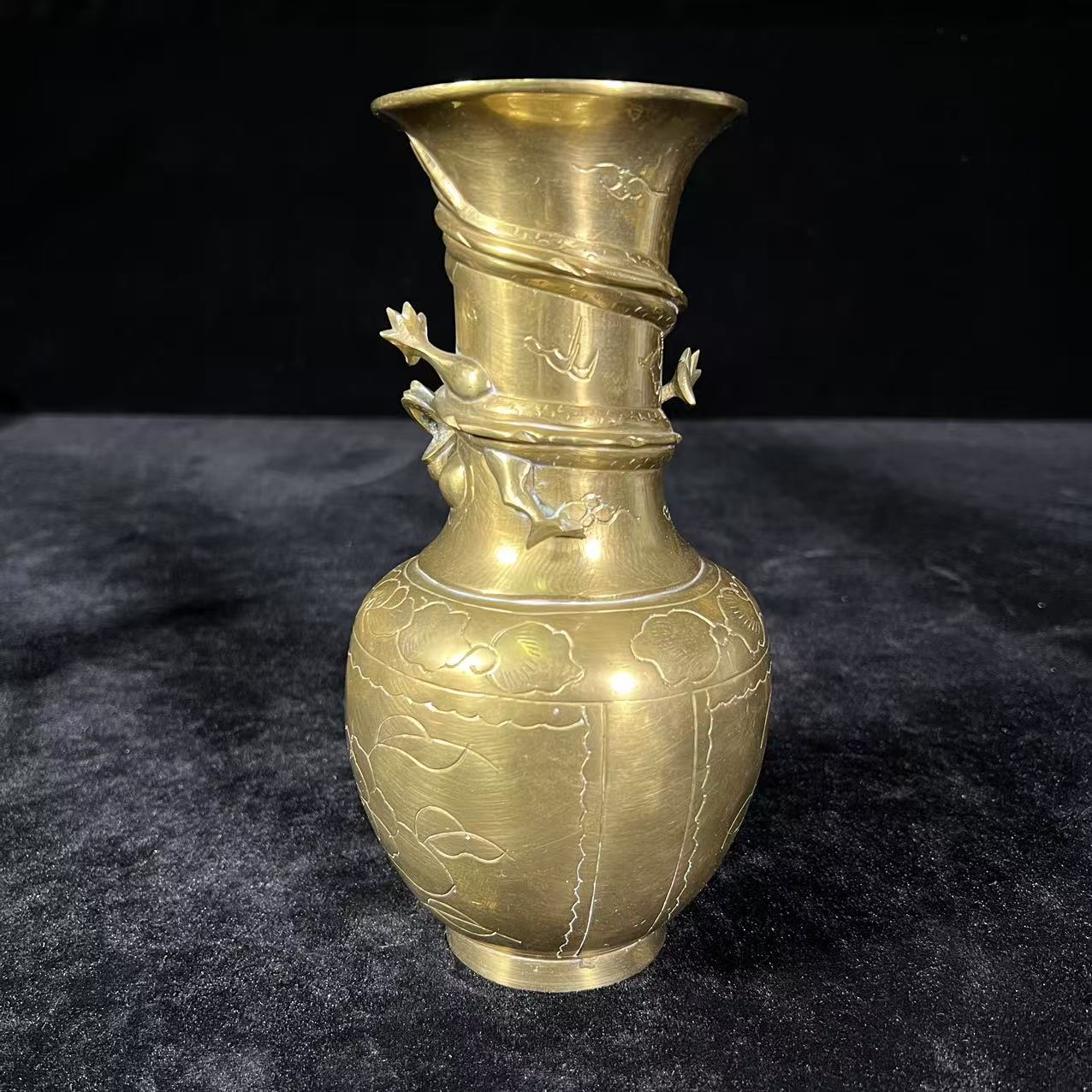 Lot3:  铜 花瓶 H：23.6cm/1055.5g