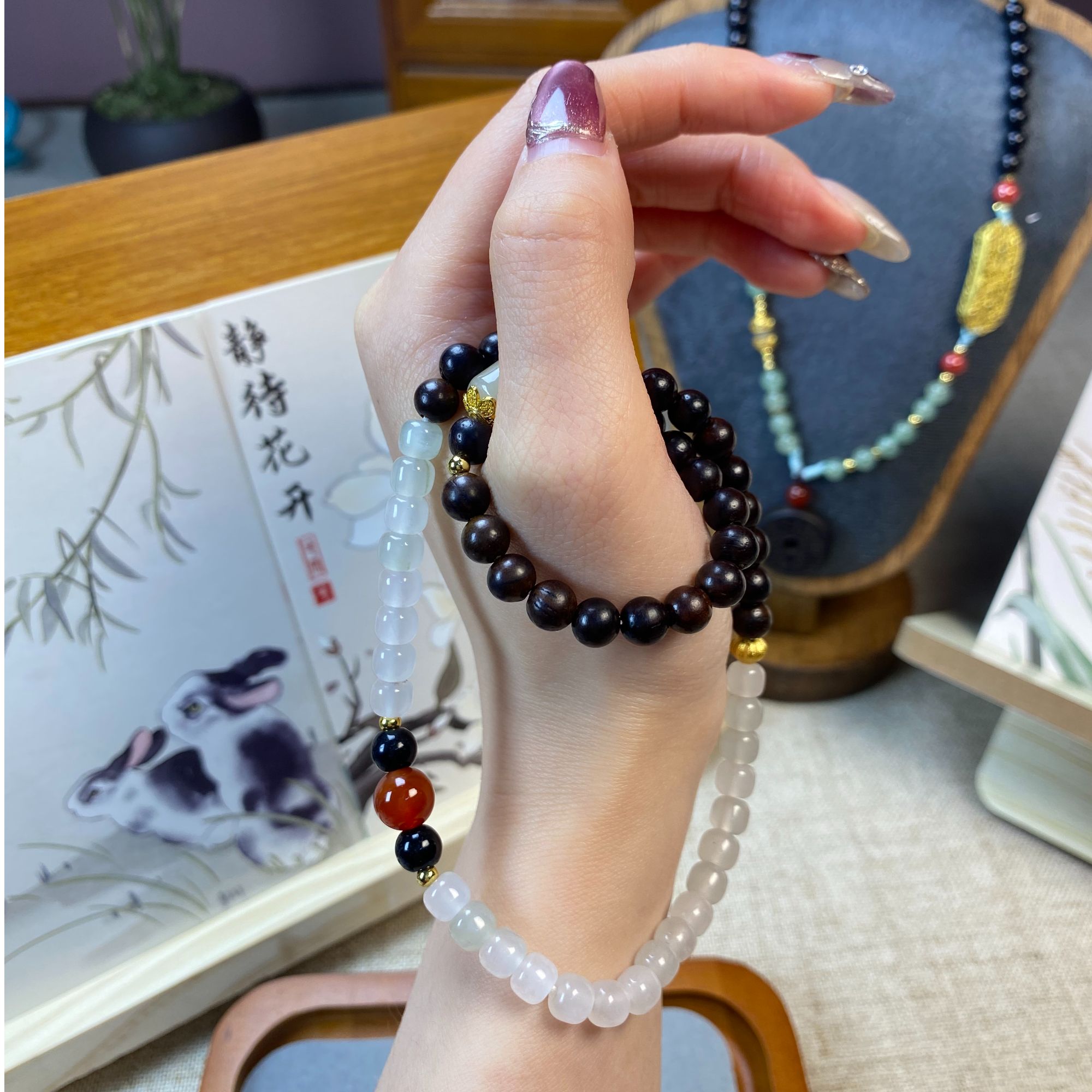 1、DIY散珠选款手串散珠