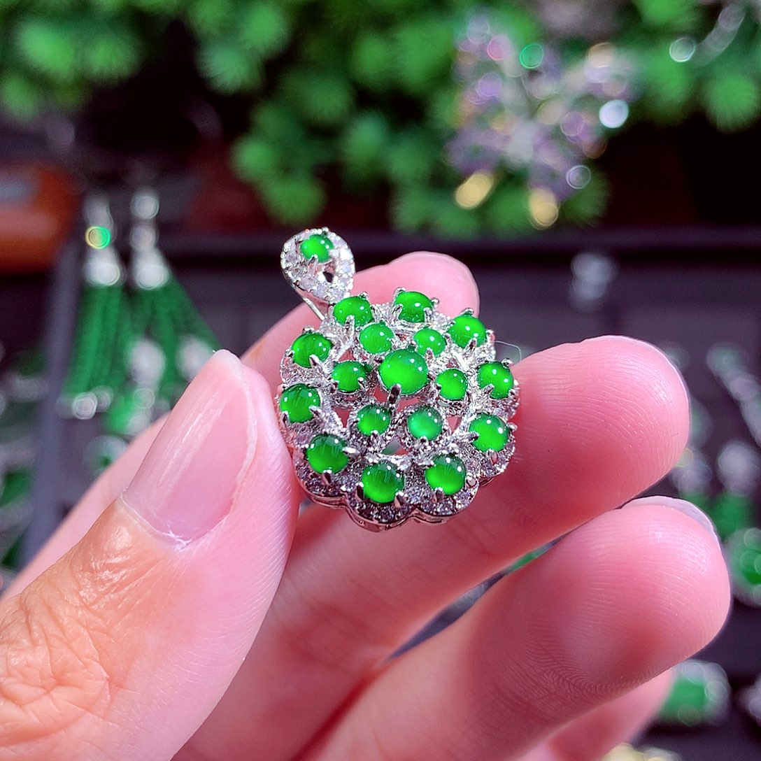 颈饰未镶嵌翡翠天然