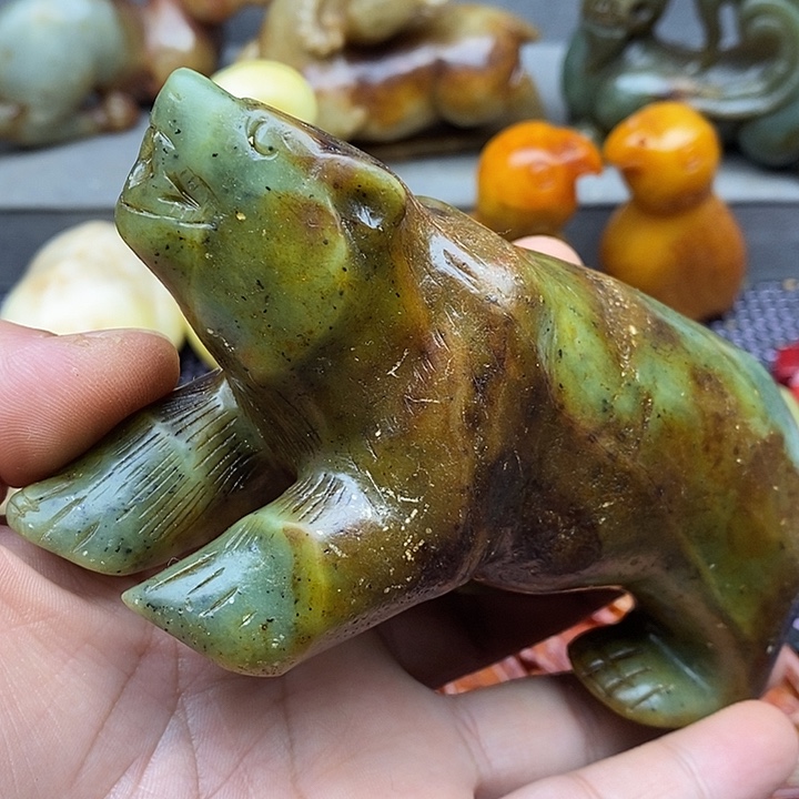 未镶嵌蛇纹石玉颈饰