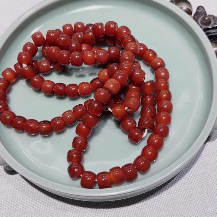 瓷片꧁****꧂我在外面吃东西了哈