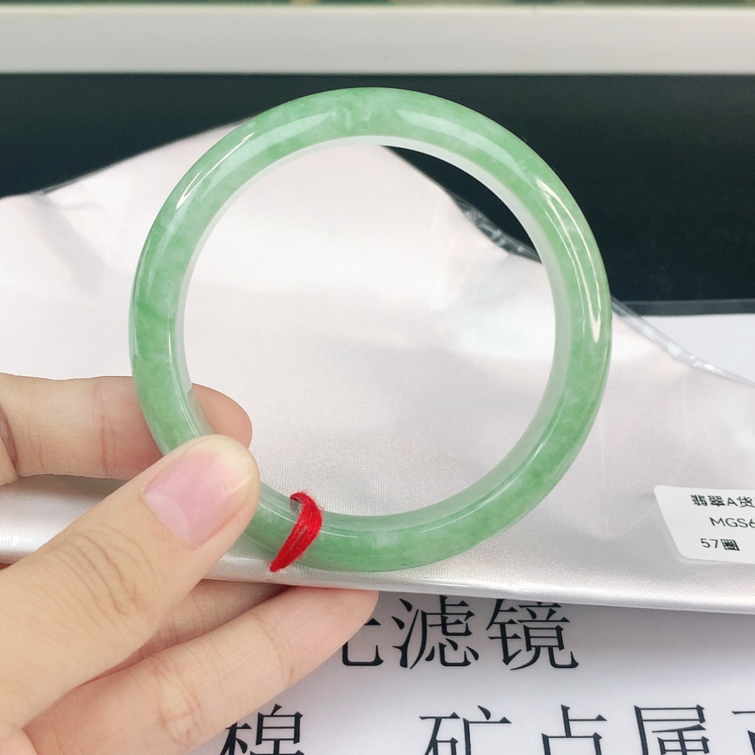 翡翠手镯未镶嵌6806正