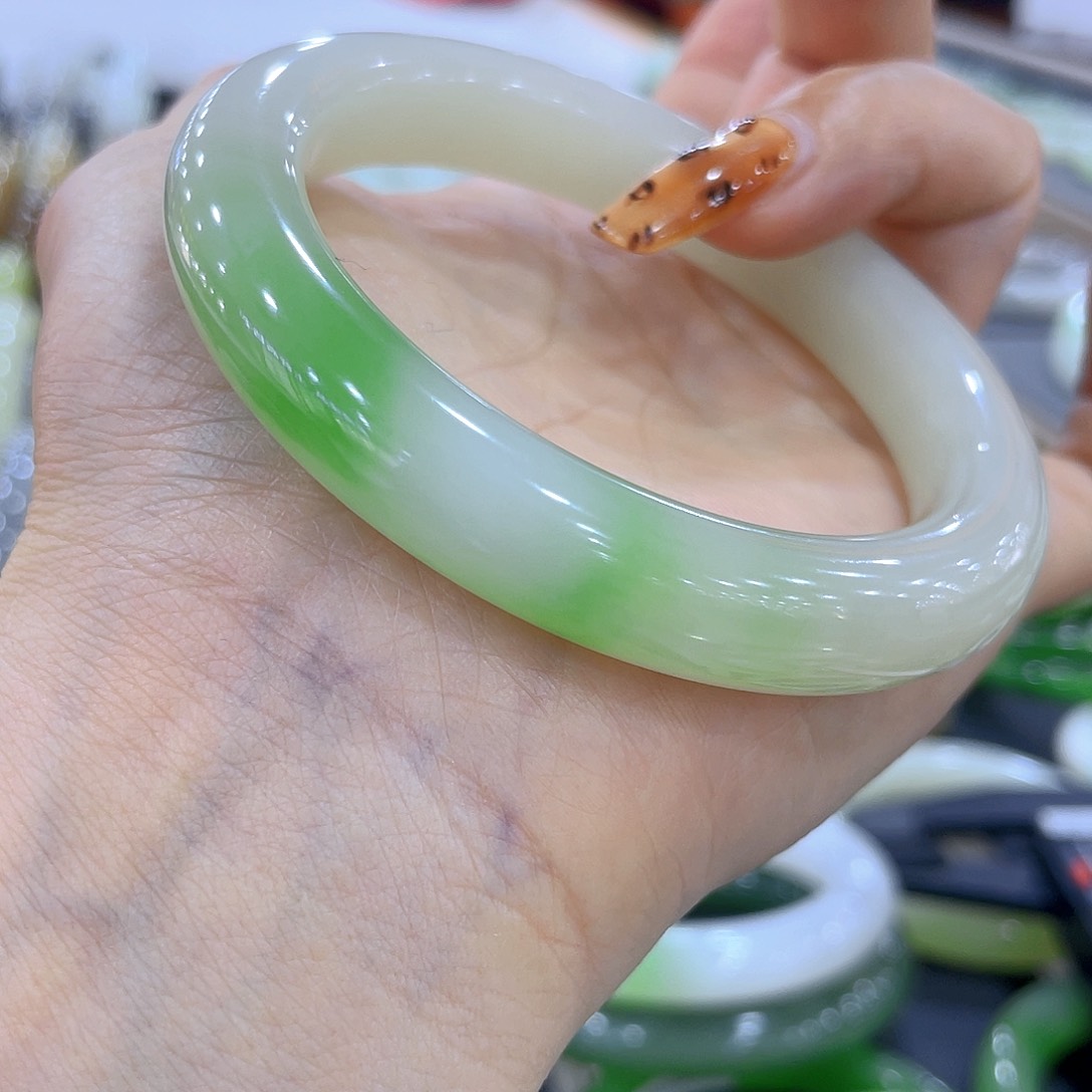 未镶嵌手镯和田玉红**香