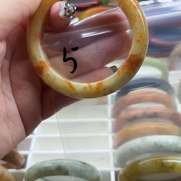 阿***红蛇纹石玉未镶嵌手镯