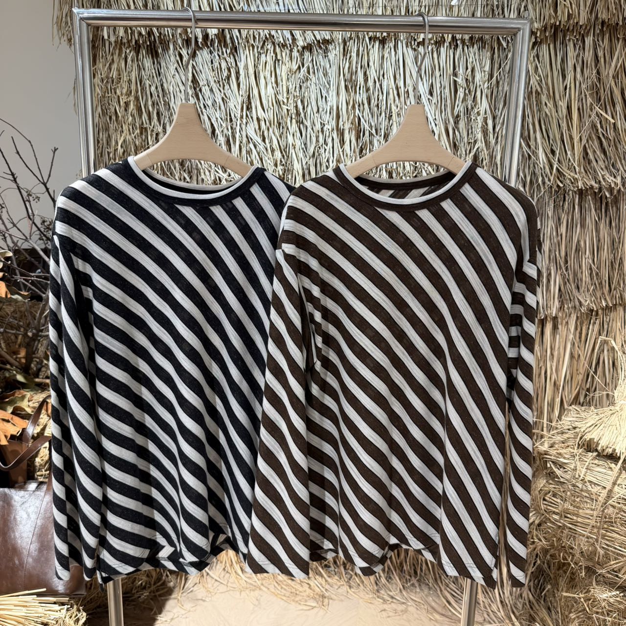 Mozch 亚M轻盈柔软斜条纹经典百搭针织毛衣 62983