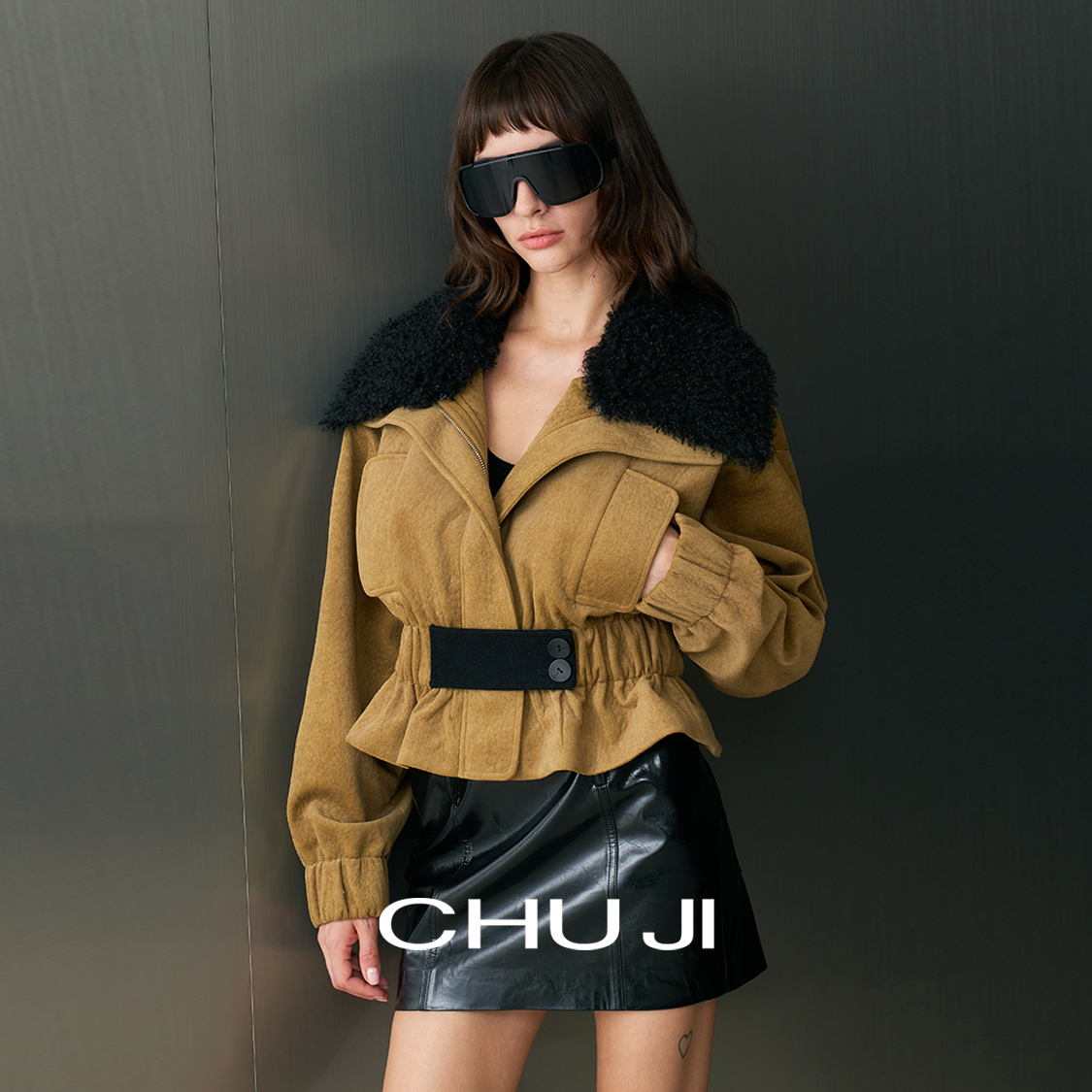 Chuji出迹 立裁收腰 2025冬季新款毛领外套女设计感小众-E2M2666W
