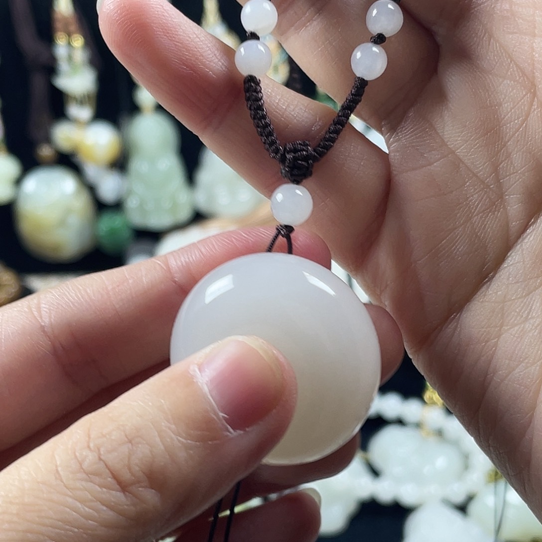 8***3和田玉未镶嵌颈饰